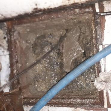 Destapacion de tapa cloacal en Caseros